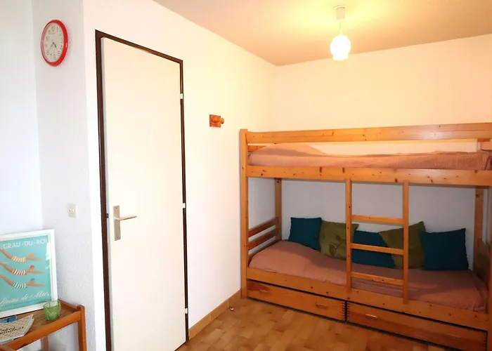2 Pieces Avec Terrasse, Parking Prive, Proche Et Commerces - Fr-1-307-57 * Le Grau-du-Roi